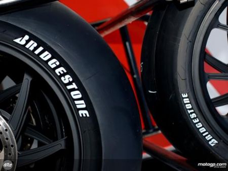Un particolare delle gomme Bridgestone