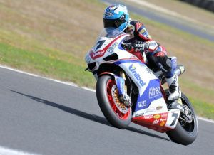 Carlos Checa in sella alla Ducati del team Althea