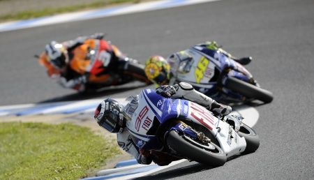 Jorge Lorenzo davanti a Rossi e Pedrosa