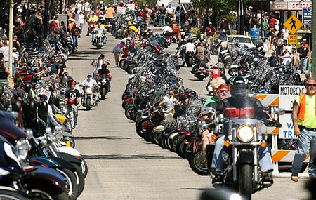 Bikers in arrivo ad un raduno