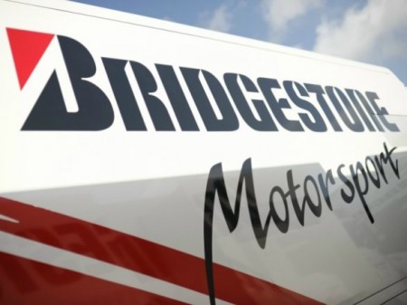 Bridgestone: logo della casa sul truck che segue il motomondiale