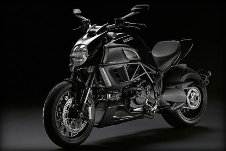 Diavel Diamond Black front