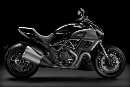 Diavel Diamond Black lato