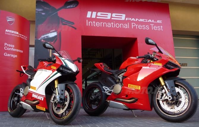 Ducati 1199 Panigale in posa ad Abu Dhabi