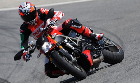 Ducati Streetfighter in azione in pista