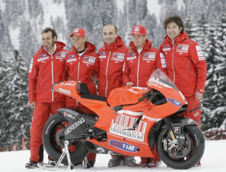 Il team Ducati MotoGP a Madonna di Campiglio ad inizio stagione
