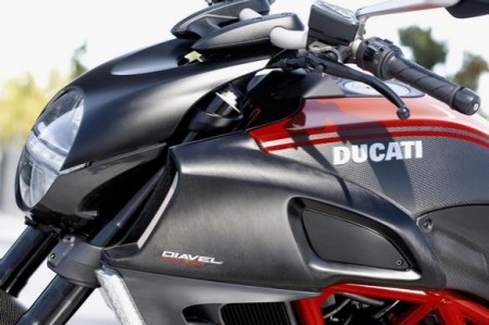 Ducati Diavel: un particolare della nuova sport cruiser italiana