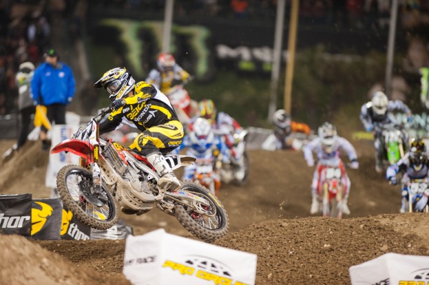 Eli Tomac in azione ad Anaheim