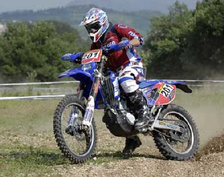 FMI: piloti impegnati in una gara di enduro