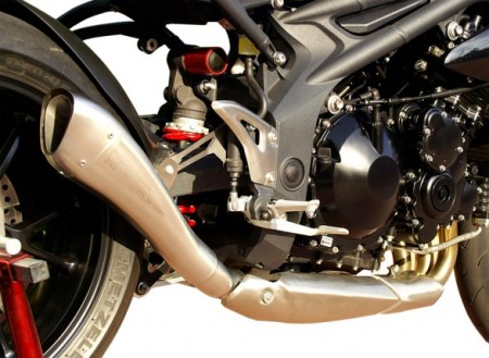 Triumph Speed Triple 2011 con scarico Hydroform