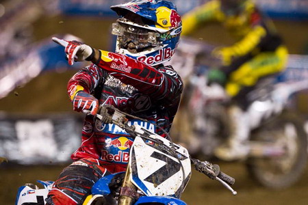 James Stewart vince ad Oakland