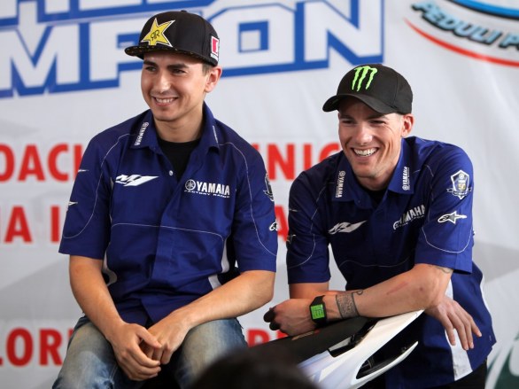 Jorge Lorenzo e Ben Spies durante l'incontro con i giovani piloti indonesiani