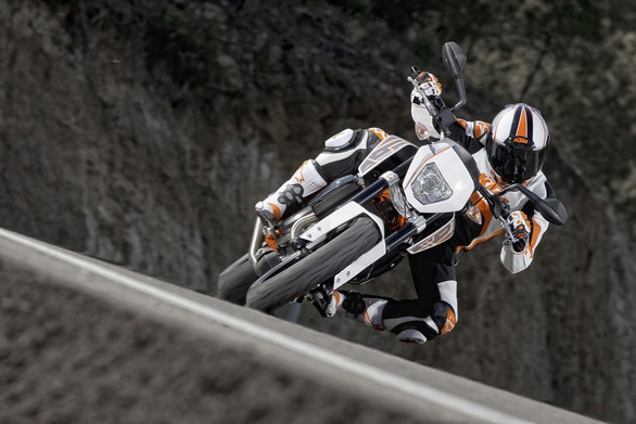 KTM European Junior Cup: la 690 Duke special in azione