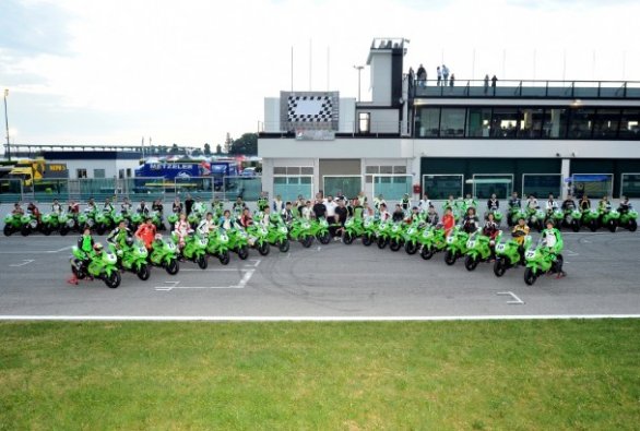 Kawasaki Trofei 2011: foto ricordo per i fortunati partecipanti