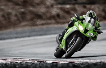 Kawasaki ZX-10R 2011 in azione