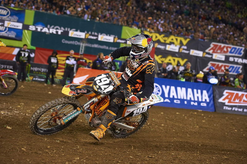 Ken Roczen durante una gara del Supercross 2011