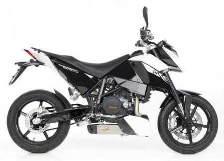 KTM 690 Duke con scarico sottomotore LeoVince SBK R 