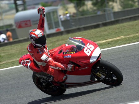 Loris Capirossi ai tempi in correva con la Ducati MotoGP da 1000 cc