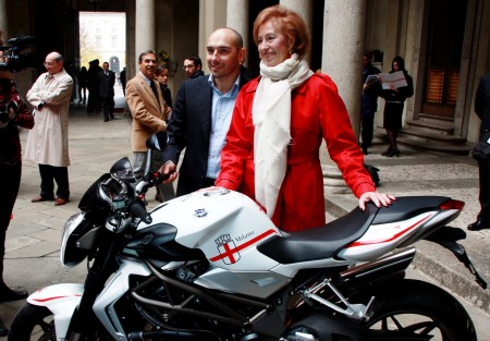 MV Agusta Brutale Milano in compagnia di sindaco e assessore del comune di Milano