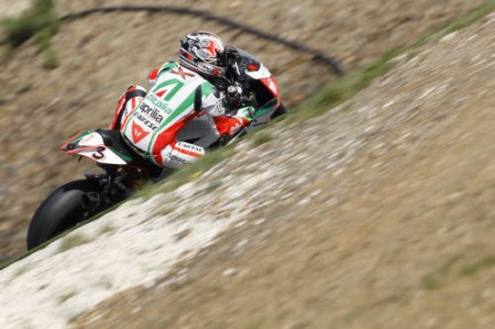 Max Biaggi in azione a Portimao nel 2010