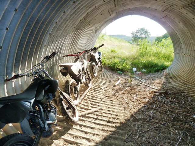 Moto abbandonate forse dopo un furto