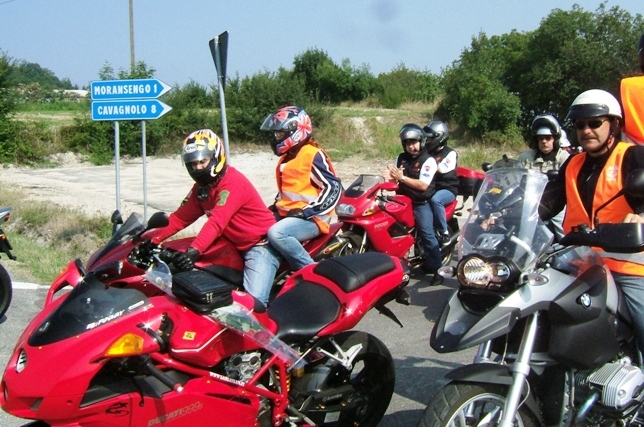 Motociclisti in sella