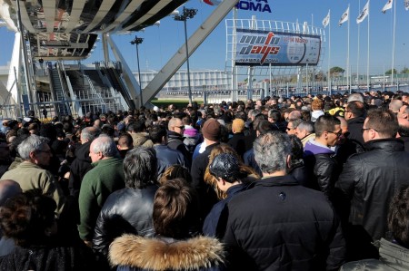 Motodays 2010: la folla all'ingresso della fiera