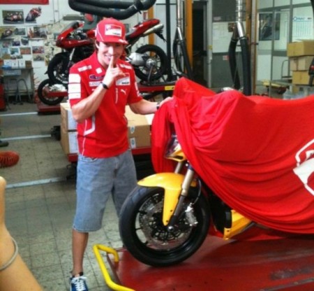 Nicky Hayden scopre la Ducati Streetfighter
