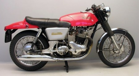 Moto d'epoca: Norton Commando 750 Fastback del 1969