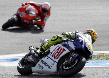 MotoGP: Casey Stoner all'inseguimento di Valentino Rossi