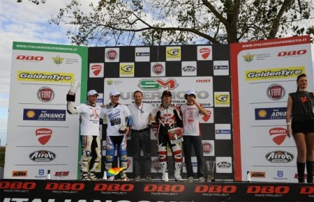 Campionato Italiano Supermoto: la premiazione di una gara