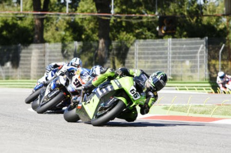 Tom Sykes in azione a Imola nella stagione 2010 appena conclusa