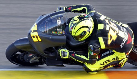Valentino Rossi impegnato con la Ducati nei test di Valencia