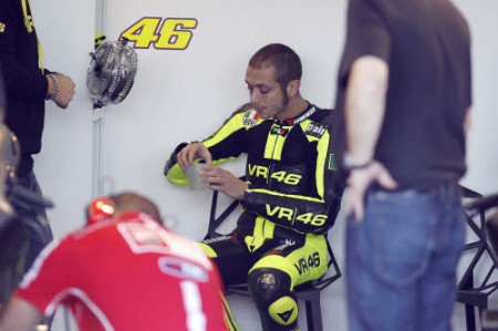 Valentino Rossi durante la sessione di test sul circuito di Valencia