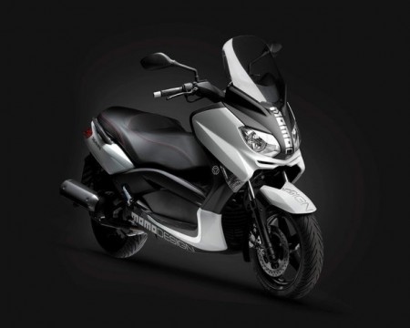 Yamaha X-Max Momodesign