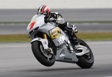 Hiroshi Aoyama in sella alla sua Honda durante il Gran Premio del Quatar