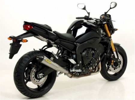 In primo piano il nuovo scarico Arrow per Yamaha