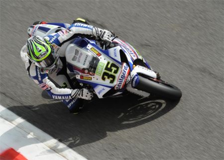 Cal Crutchlow in azione sulla Yamaha del team Sterilgarda