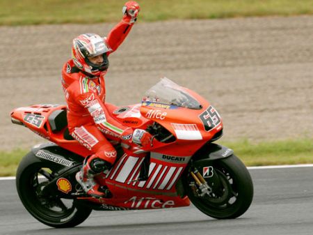 Loris Capirossi ai tempi del team Marlboro Ducati