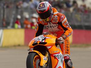 casey stoner aragon 2011 win impennata