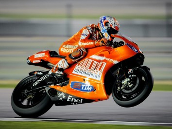 Casey Stoner impegnato nei test in Qatar