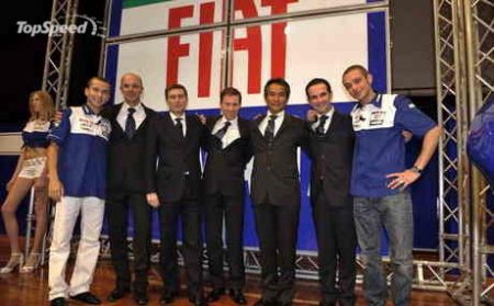Rossi e Lorenzo con i boss del team Fiat Yamaha