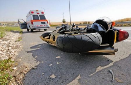 La tragica immagine di un incidente motociclistico