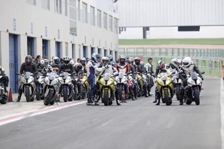 Moto in partenza sul circuito di Vallelunga