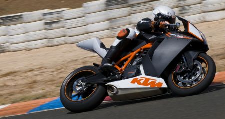 KTM 1190 RC8R in azione