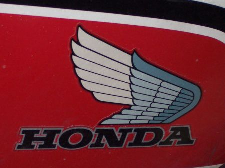 Il logo Honda su una moto della casa giapponese di Tokyo