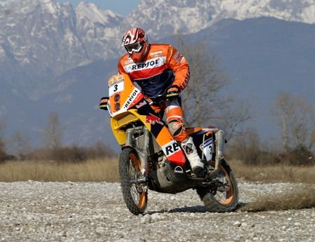 Marc Coma in azione durante il rally sardo