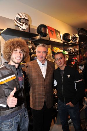 Simoncelli, Dainese e Lorenzo all’inaugurazione del D-Store a Bologna