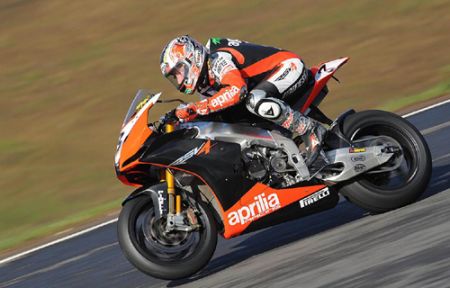 Max Biaggi durante i test di Portimao