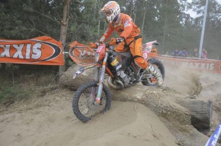 Mondiale Enduro: un pilota in azione